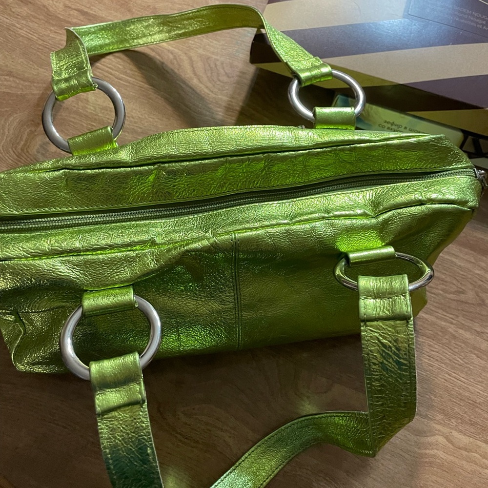 Vibrant Green Leather Shoulder Bag - Picture 5 of 9